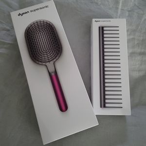 BNIB Dyson Paddle Brush & Detangling Comb Set (Fuschia)